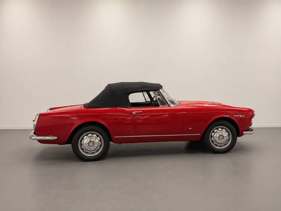 Image 9/31 of Alfa Romeo 2600 Spider (1964)