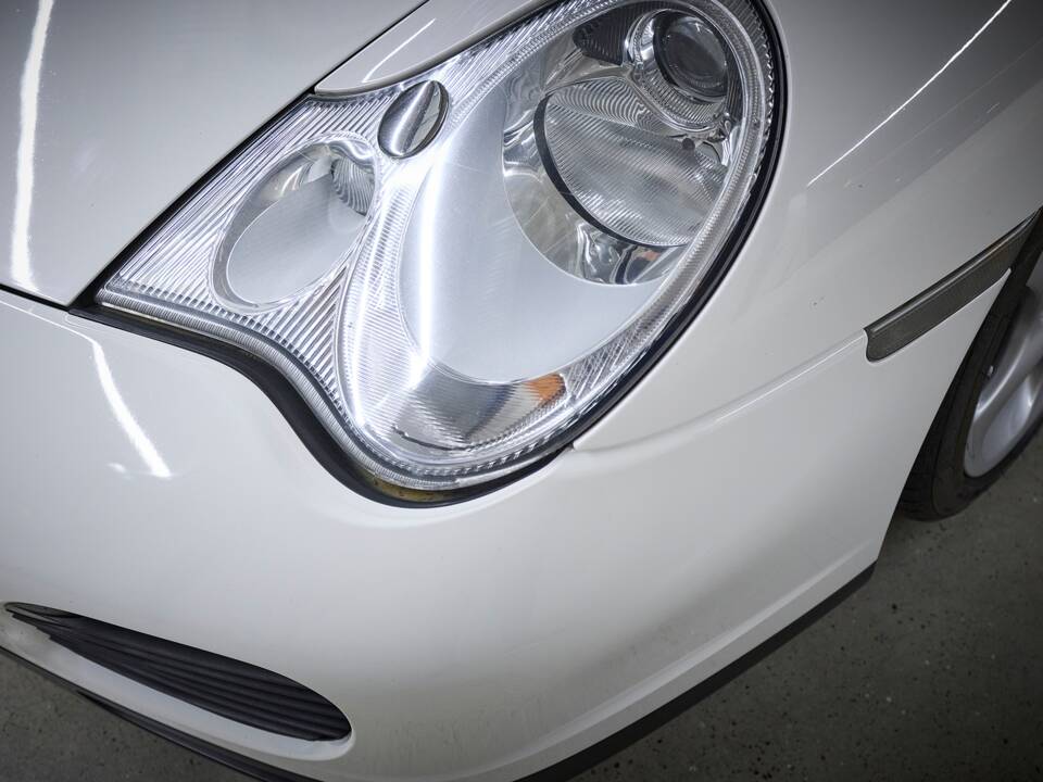 Imagen 46/98 de Porsche 911 Carrera 4S (2004)