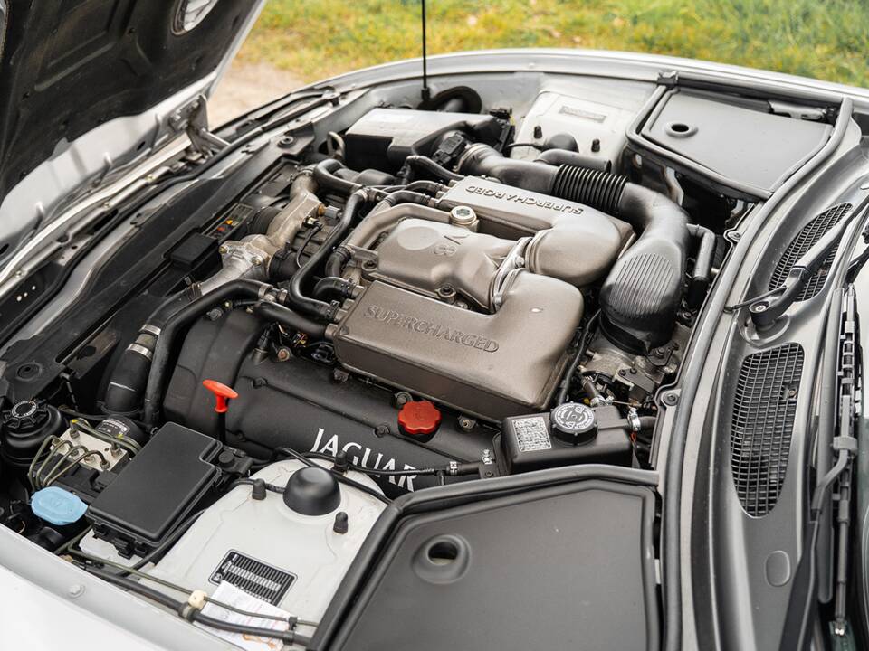 Bild 37/37 von Jaguar XKR (2001)