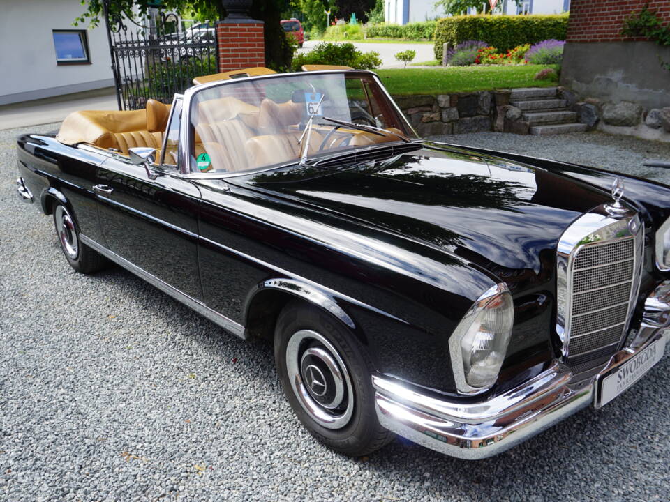 Image 20/23 of Mercedes-Benz 280 SE (1968)