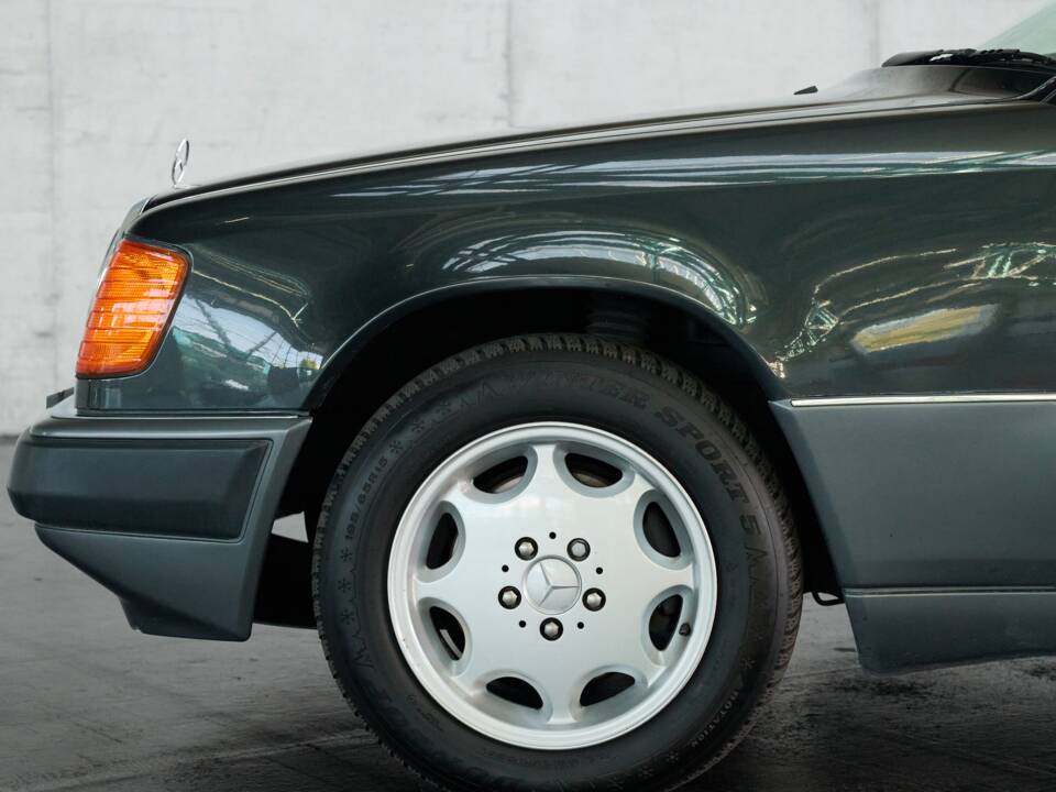 Bild 14/50 von Mercedes-Benz 300 CE (1991)