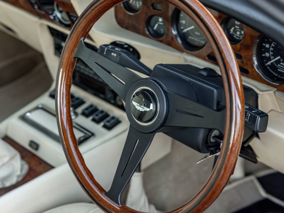 Afbeelding 32/62 van Aston Martin V8 Vantage X-Pack (1987)