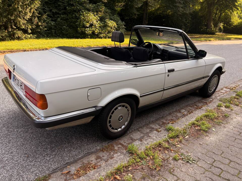 Immagine 10/75 di BMW 320i (1988)