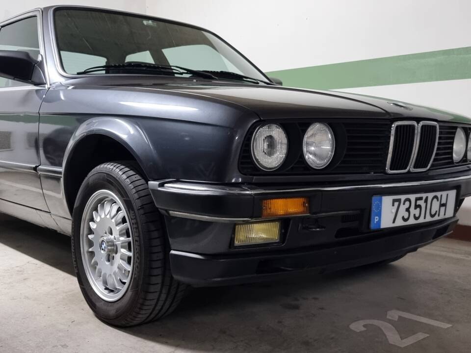 Image 61/100 of BMW 323i (1984)