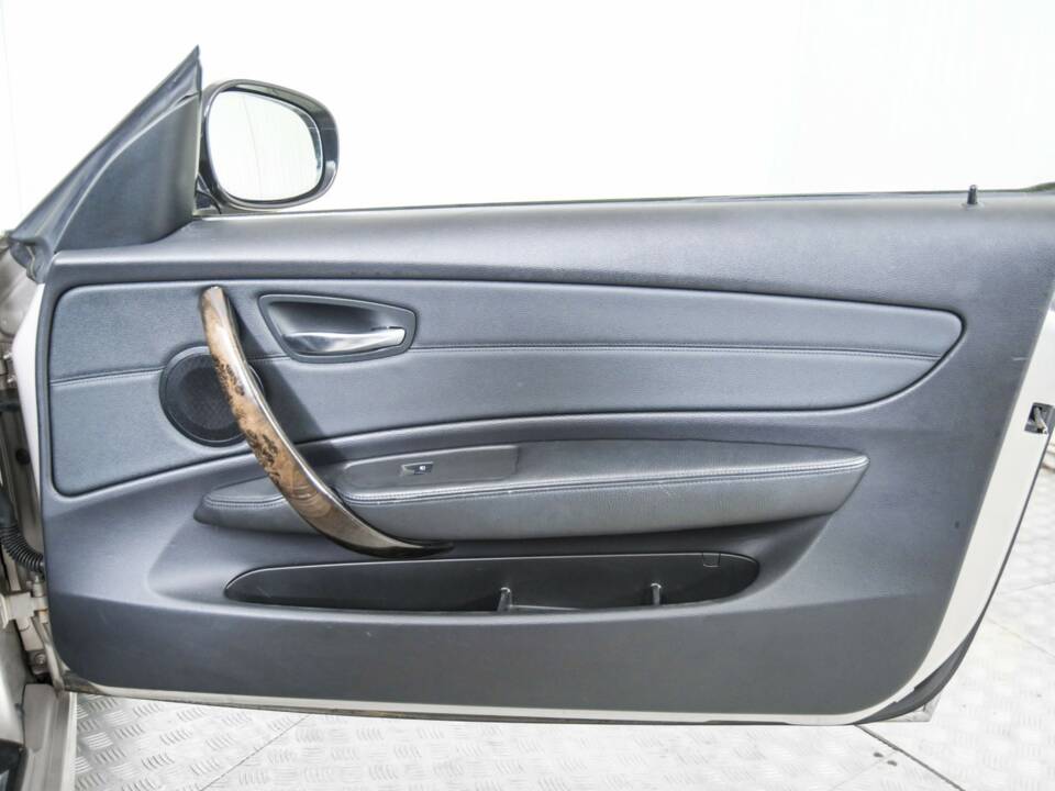 Immagine 36/50 di BMW 125i (2011)