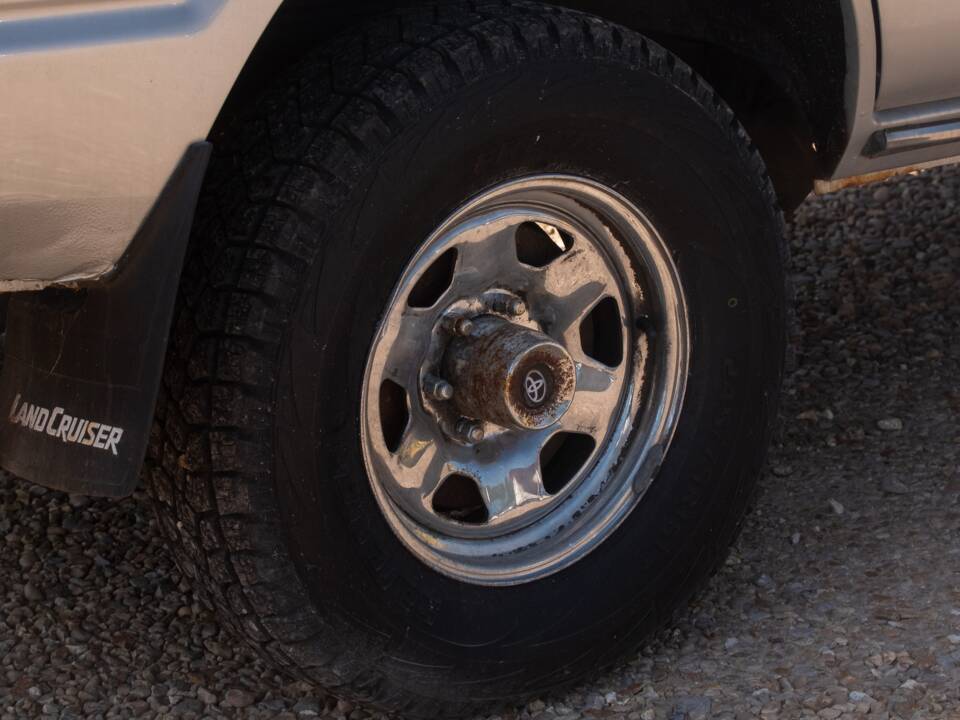 Image 42/46 of Toyota Land Cruiser HJ61 GX (1988)