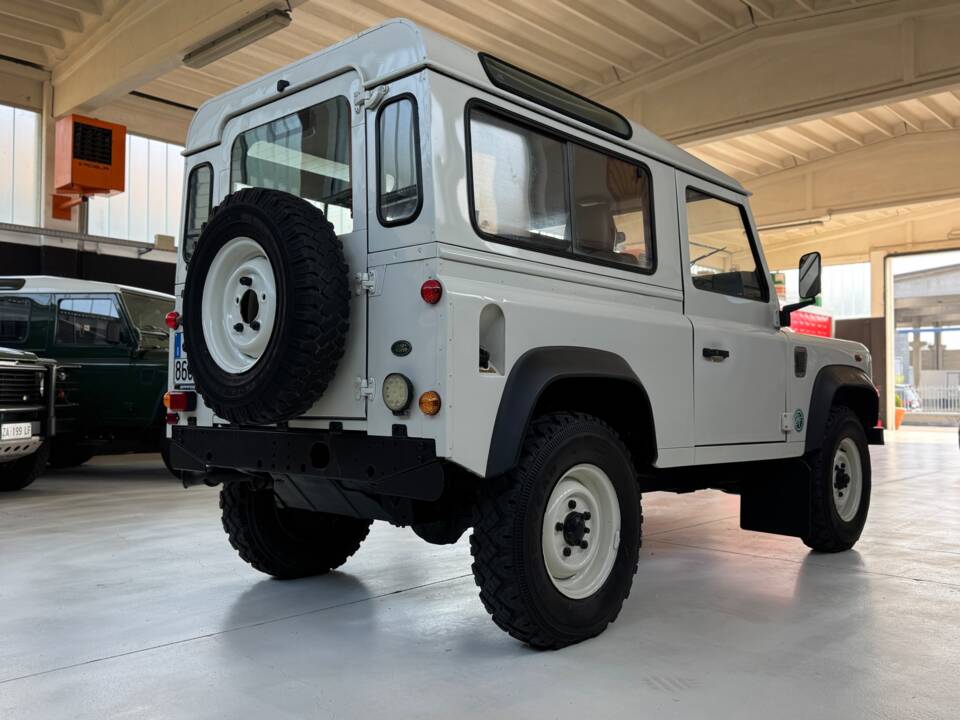 Bild 7/61 von Land Rover Defender 90 Td5 (2000)
