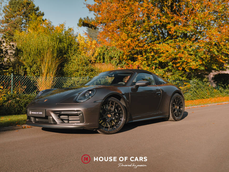 Image 2/50 of Porsche 911 Targa 4 GTS (2023)