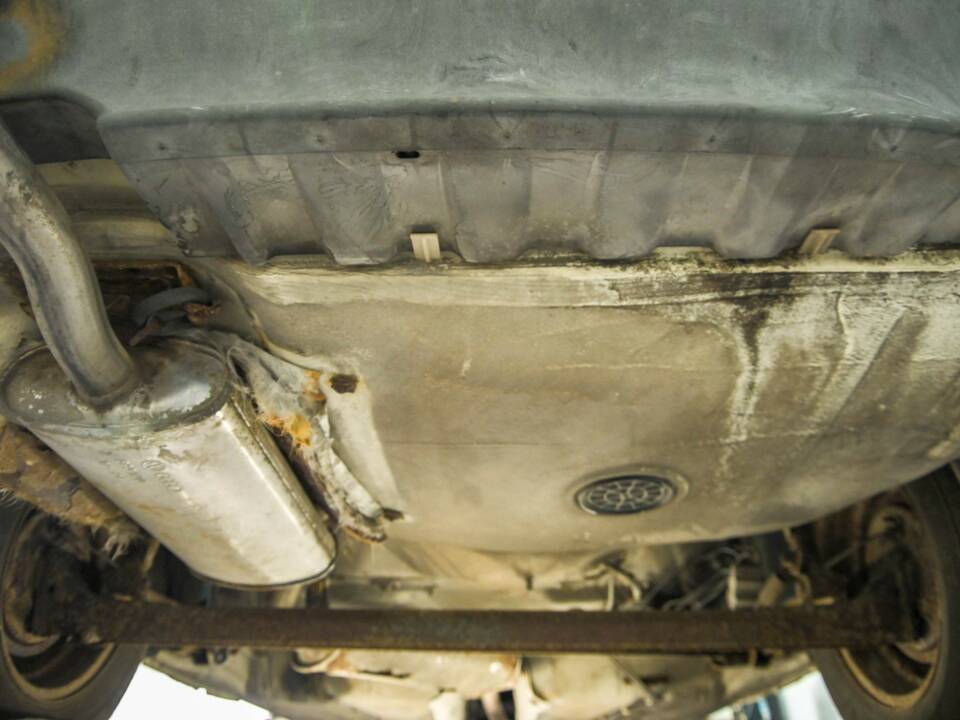 Immagine 46/50 di Audi 80 quattro  -  1.8S (1987)
