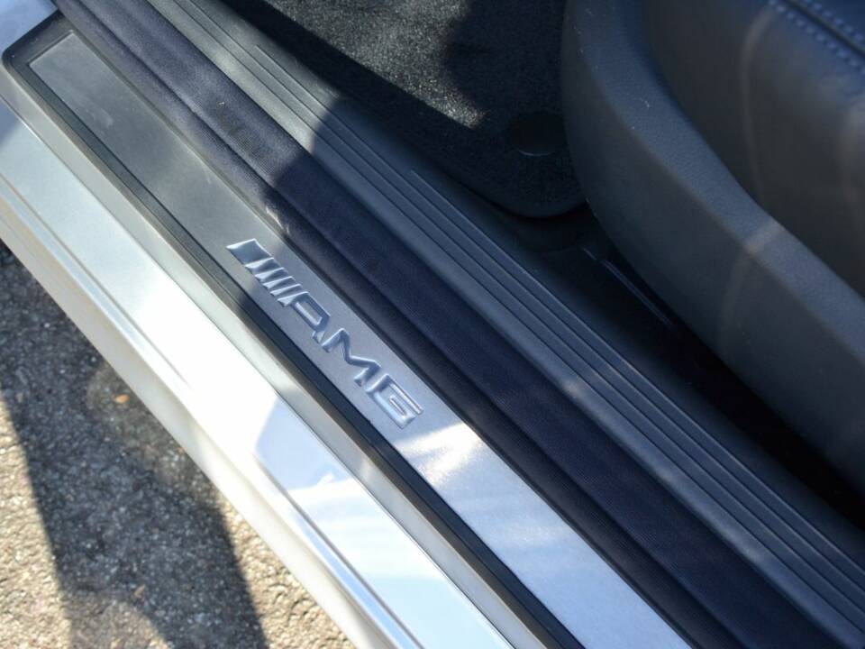 Imagen 16/100 de Mercedes-Benz E 55 AMG (2003)