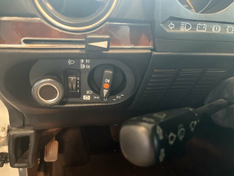 Image 22/25 de Mercedes-Benz 420 SL (1986)