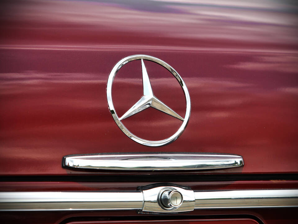 Image 69/71 of Mercedes-Benz 220 SE b (1961)