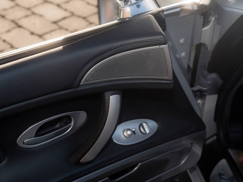 Image 51/84 of BMW Z8 (2001)