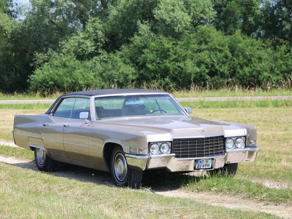 Image 1/7 of Cadillac DeVille Convertible (1969)