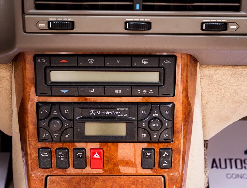 Image 23/45 of Mercedes-Benz SL 280 "Final Edition" (2001)