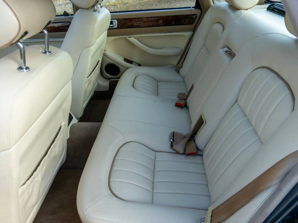 Image 40/50 of Jaguar XJ 6 4.0 Sovereign (1995)