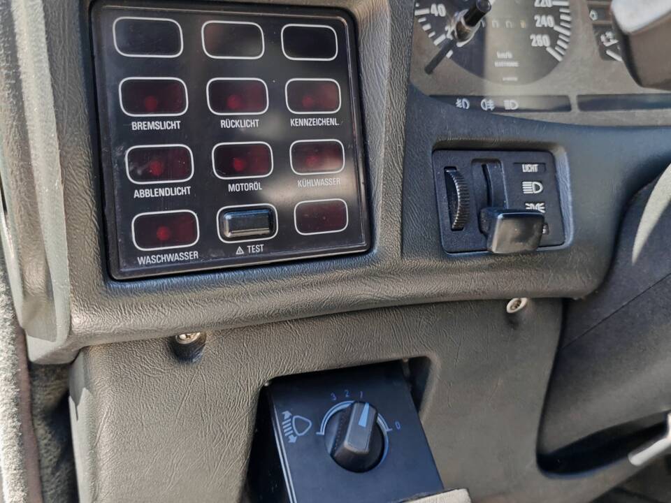 Bild 35/50 von BMW 745i (1982)