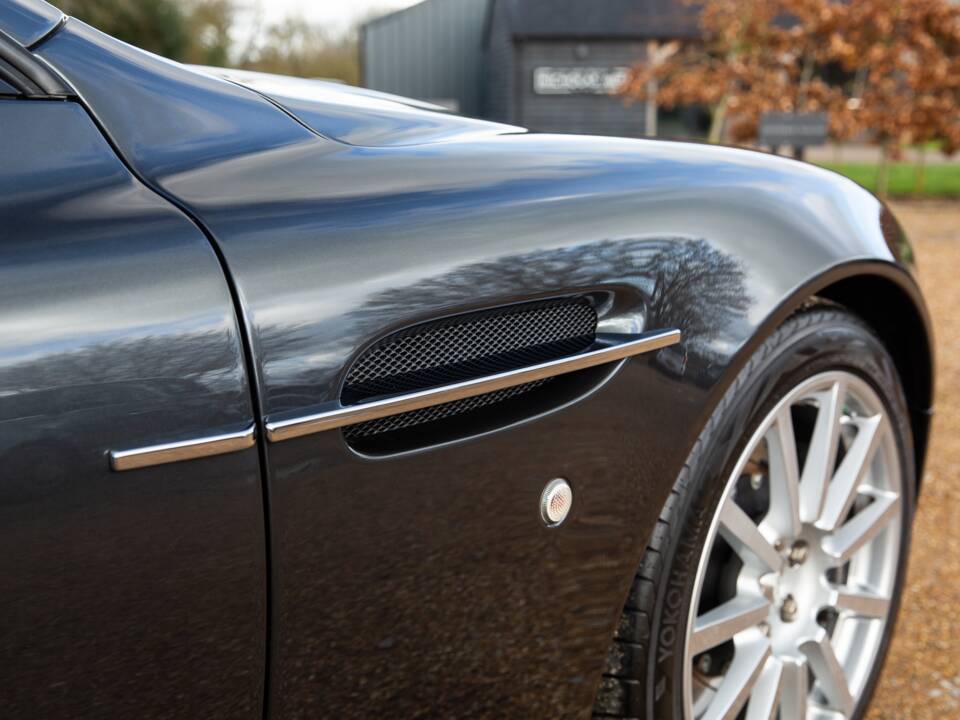Image 28/92 of Aston Martin V12 Vanquish S (2007)