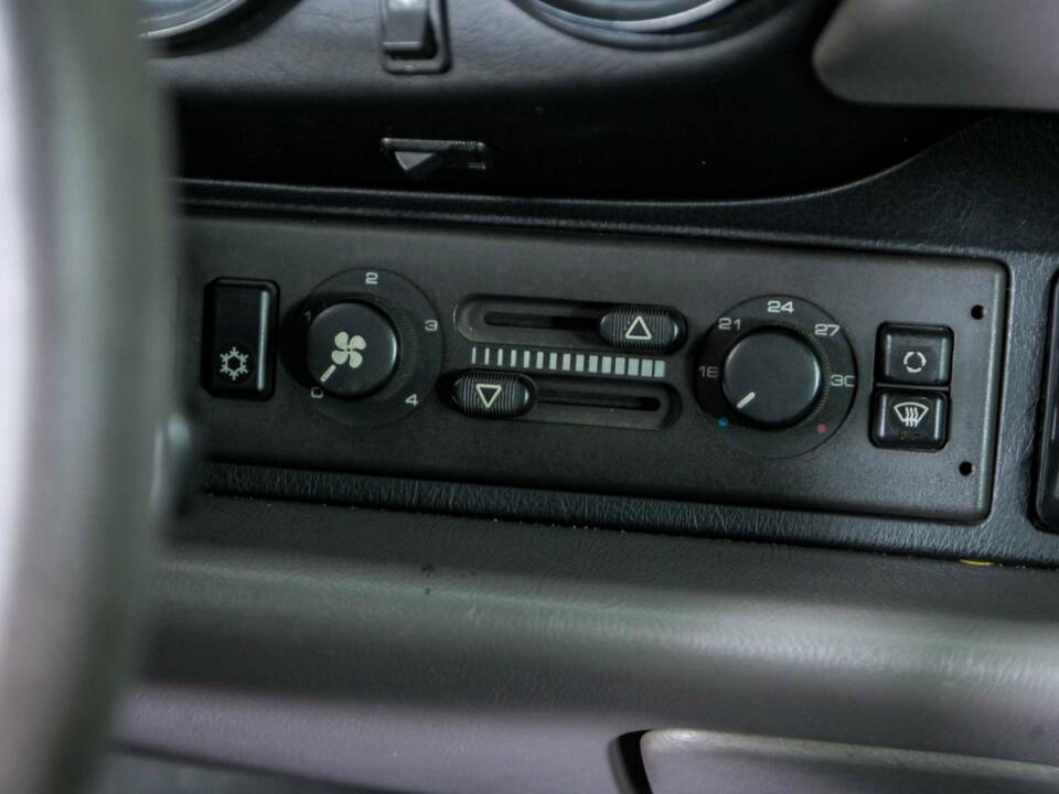 Bild 34/50 von Porsche 911 Carrera 2 (1991)