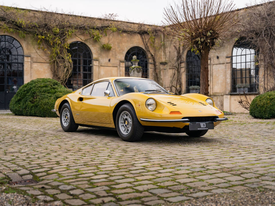 Image 2/25 of Ferrari Dino 246 GT (1970)