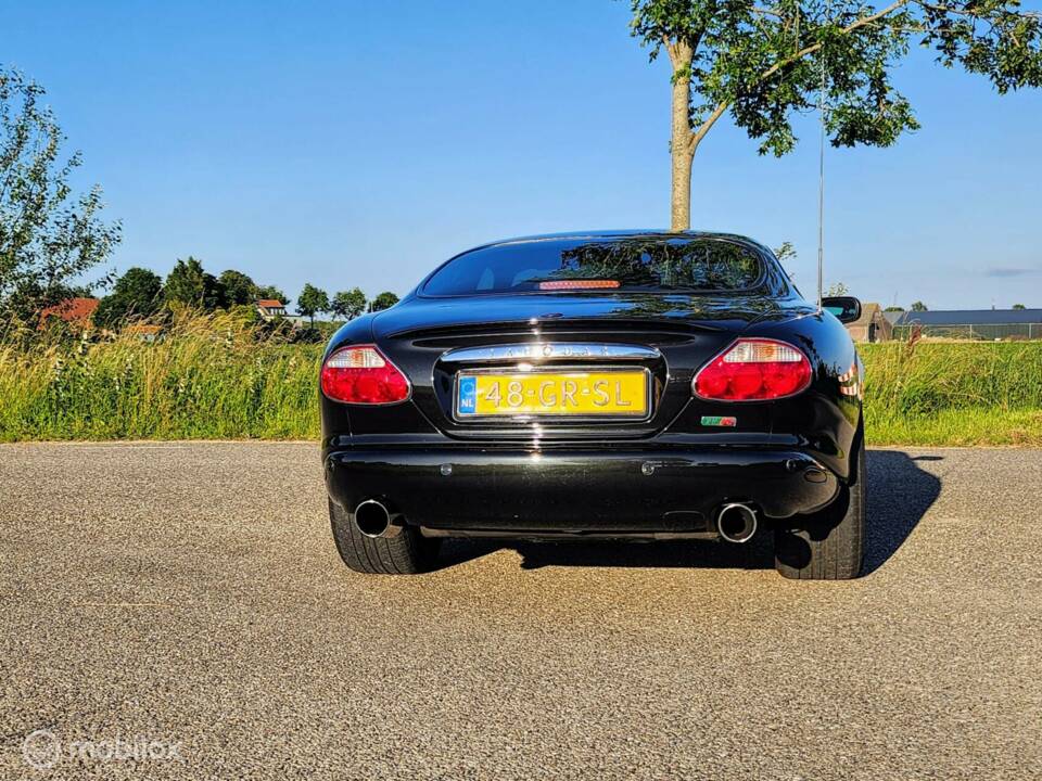 Bild 6/35 von Jaguar XKR (1998)