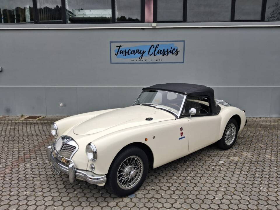Image 1/16 of MG MGA 1500 (1958)