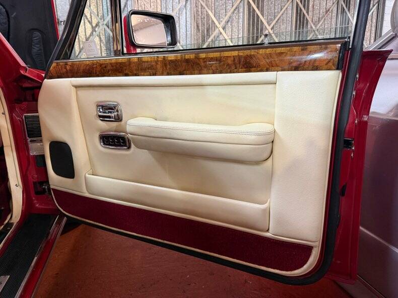Image 28/50 of Bentley Turbo R (1988)