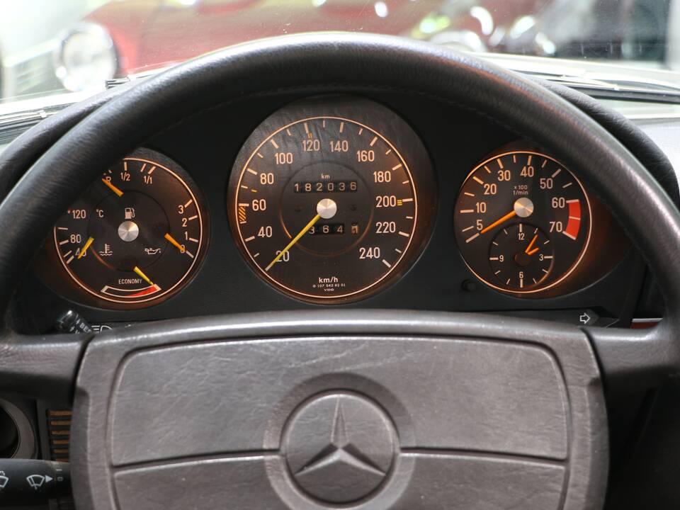 Image 28/37 of Mercedes-Benz 420 SL (1988)