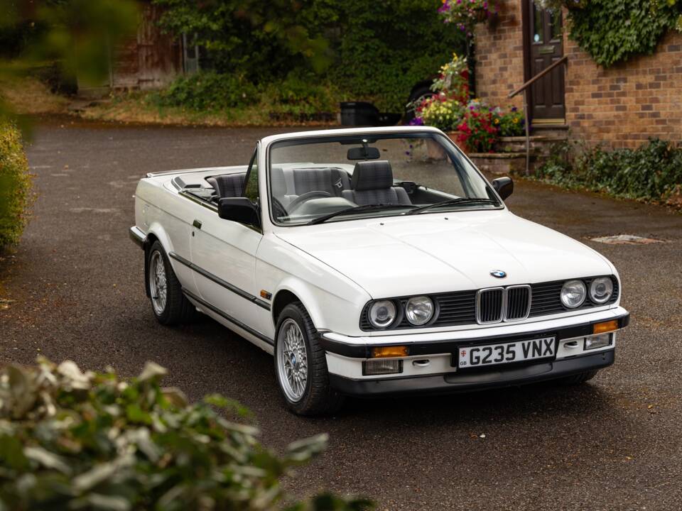 Afbeelding 16/48 van BMW 325i (1990)