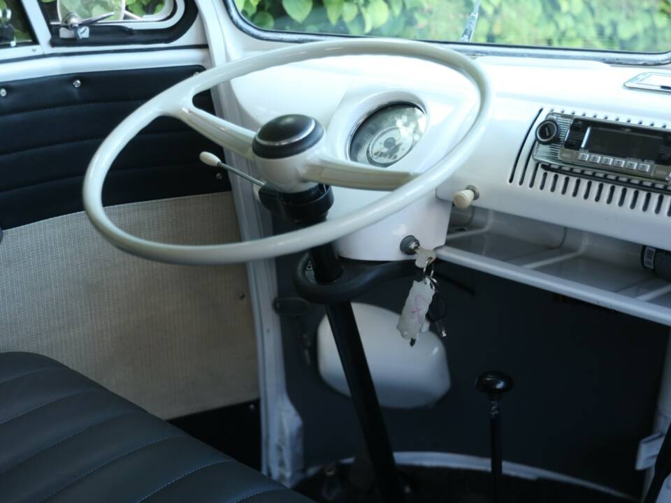 Image 42/50 de Volkswagen T1 Kombi (1958)