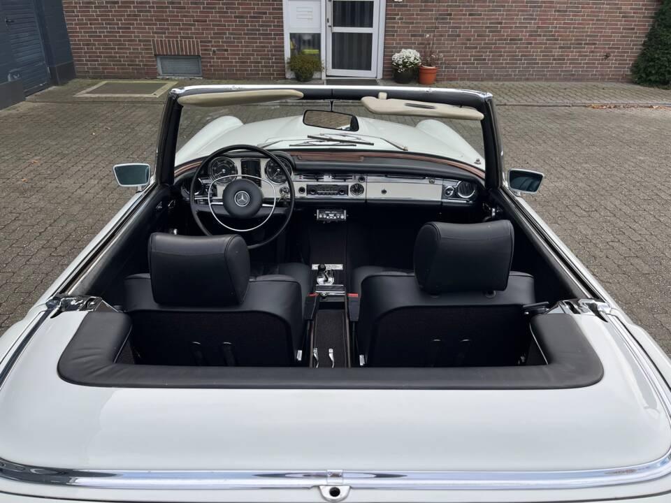 Image 25/100 of Mercedes-Benz 280 SL (1970)