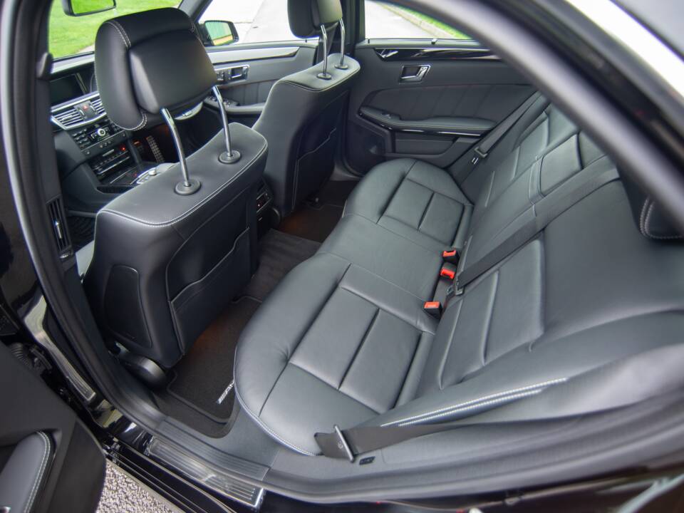 Bild 13/25 von Mercedes-Benz E 500 (2010)