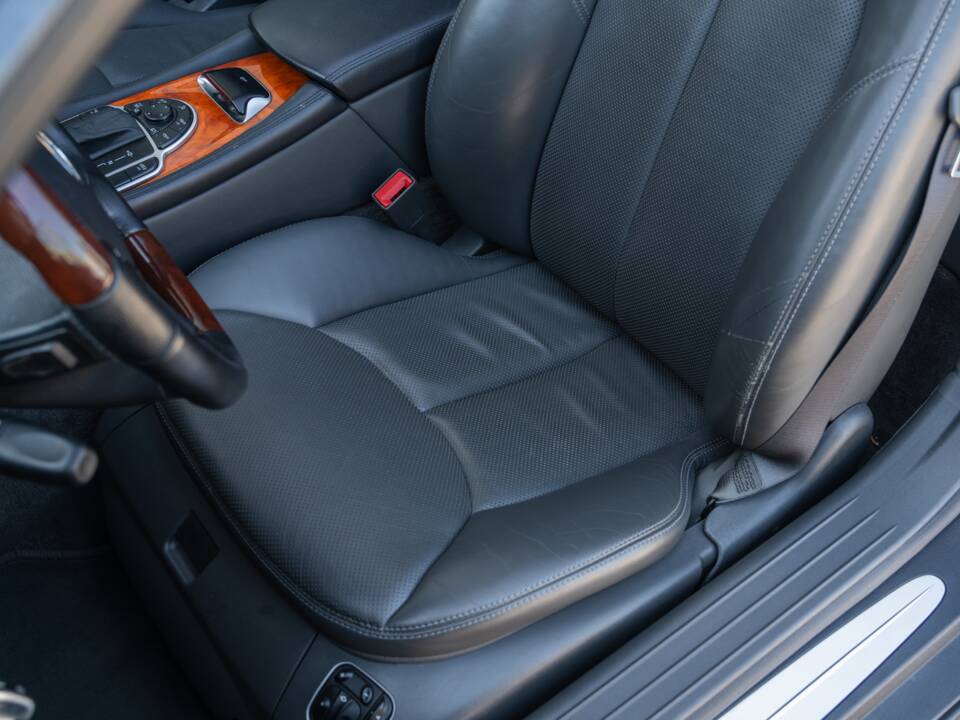 Image 65/86 de Mercedes-Benz SL 500 (2002)