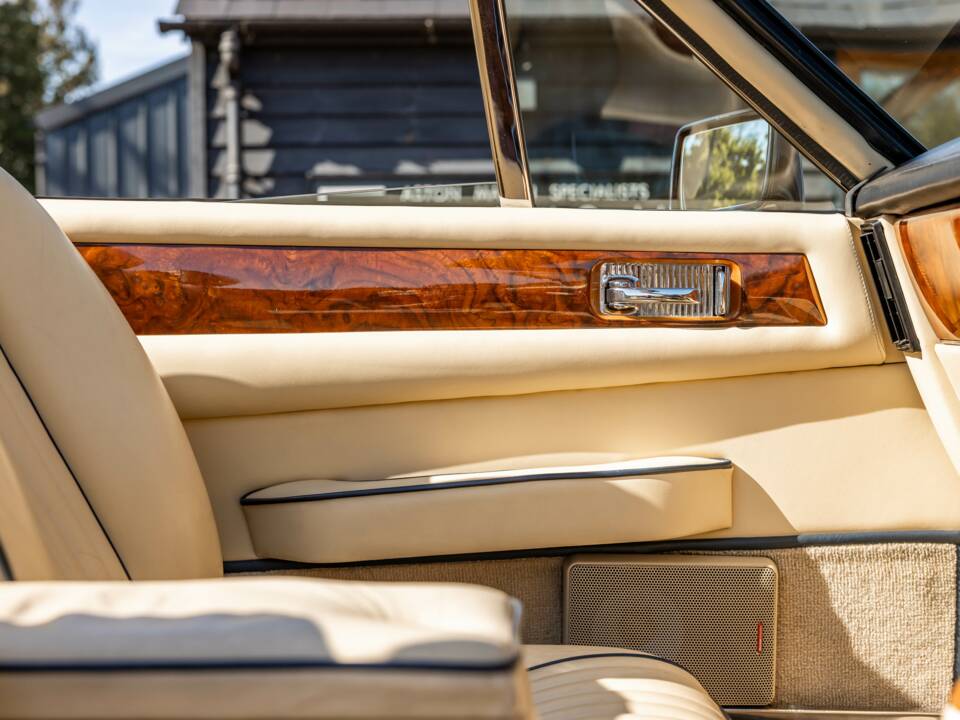 Image 46/57 de Aston Martin V8 Vantage Volante (1989)