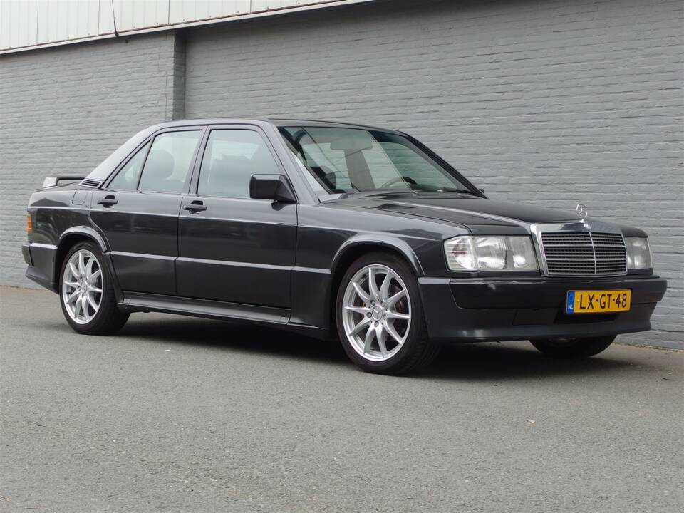 Immagine 2/98 di Mercedes-Benz 190 E 2.3-16 (1985)