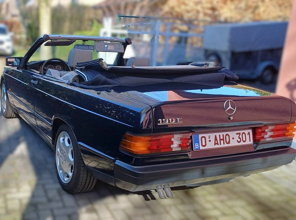 Image 3/8 of Mercedes-Benz 190 E (1987)
