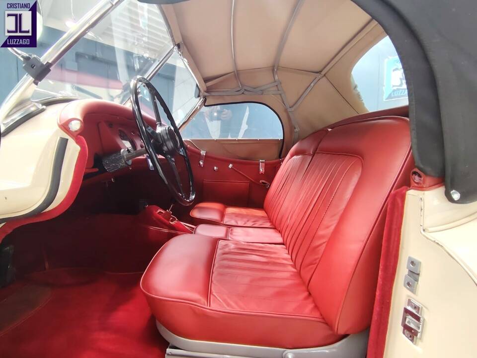 Image 54/74 of Jaguar XK 140 OTS (1956)