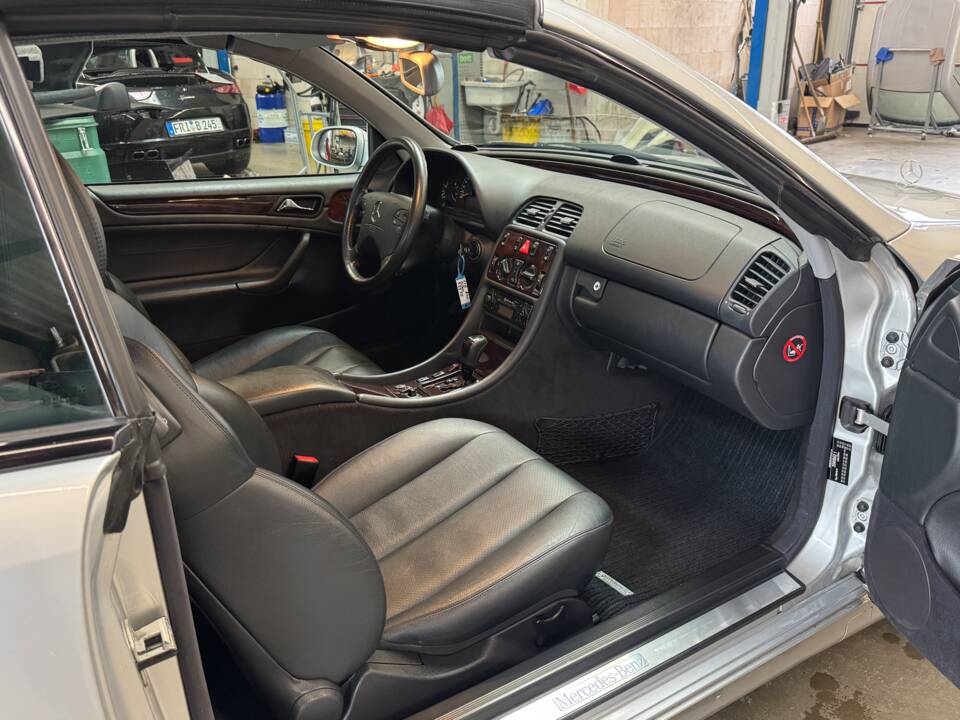 Image 14/50 of Mercedes-Benz CLK 230 Kompressor (2001)