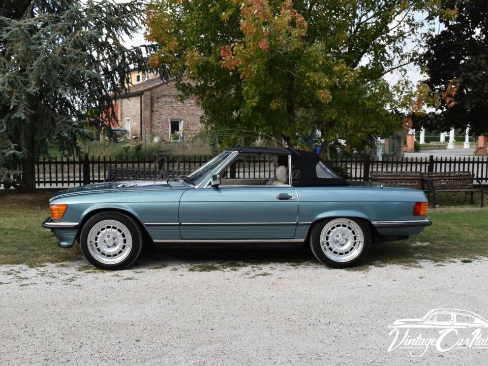 Image 12/75 de Mercedes-Benz 560 SL (1986)