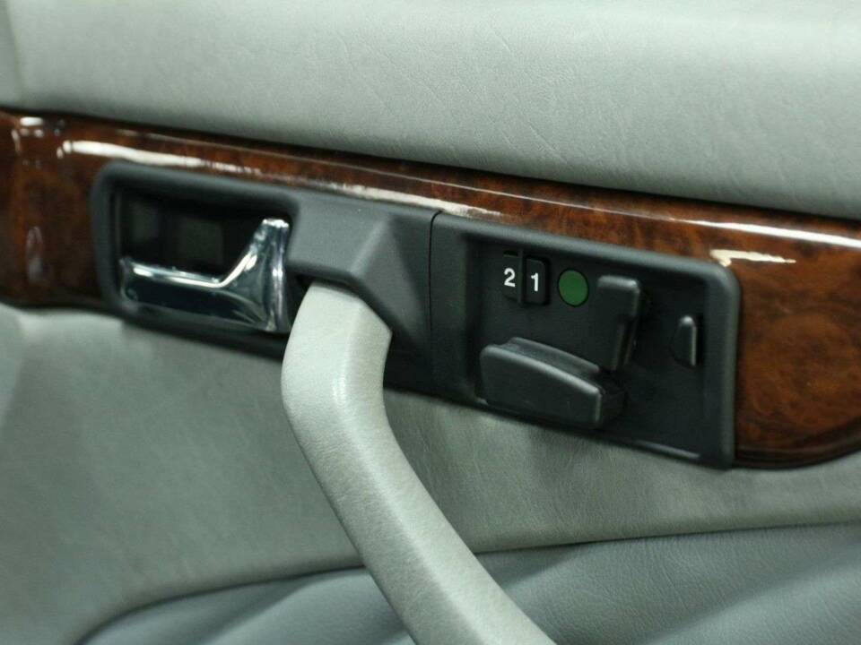 Afbeelding 32/50 van Mercedes-Benz 560 SEC (1991)