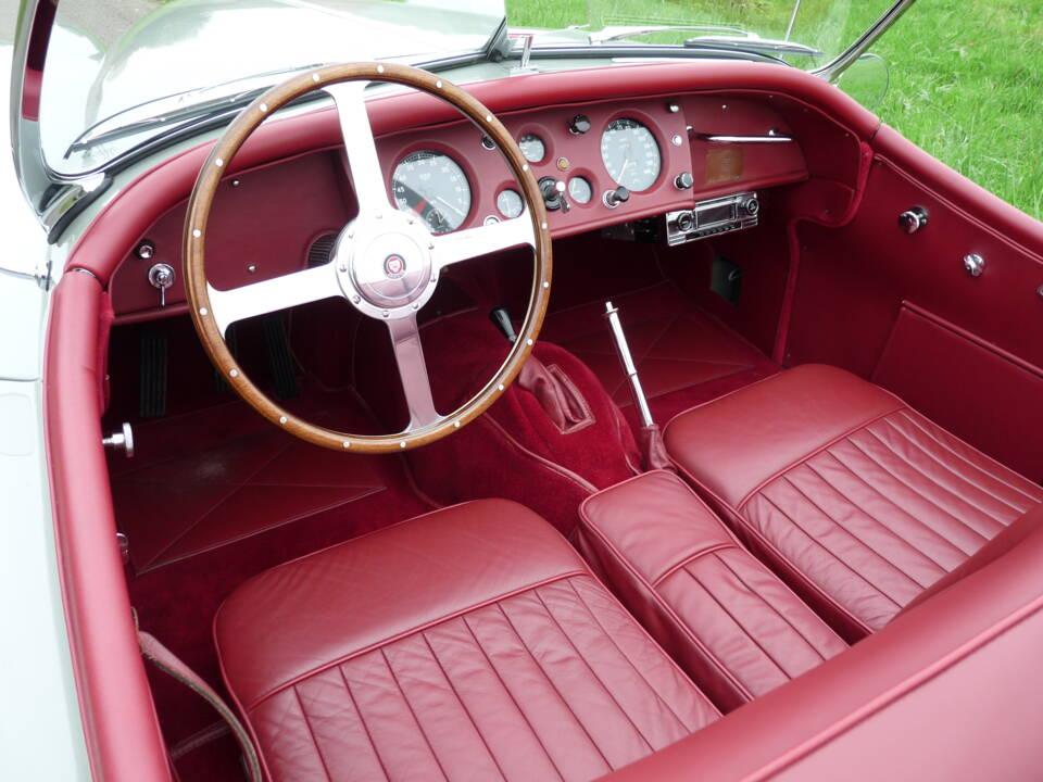 Image 6/20 of Jaguar XK 140 OTS (1955)