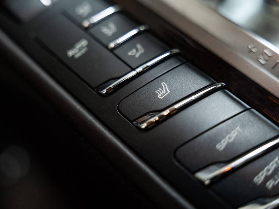 Image 20/31 of Porsche Panamera Turbo (2010)