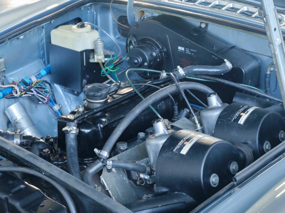 Image 47/50 of MG MGB (1976)
