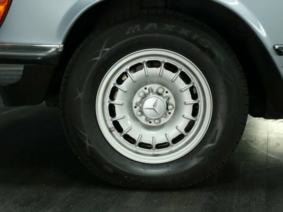Image 29/30 of Mercedes-Benz 380 SL (1985)