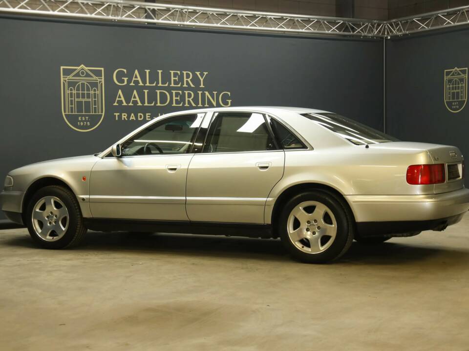 Immagine 14/50 di Audi A8 4.2 quattro (1995)