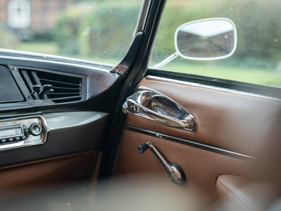 Image 35/44 of Citroën DS 21 (1968)