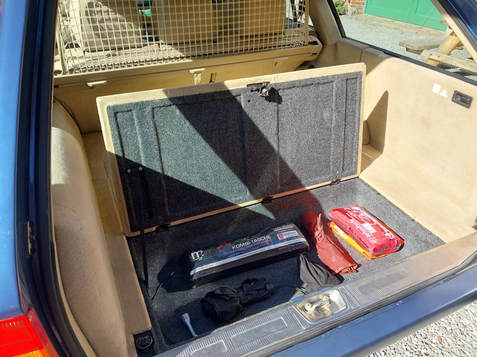 Bild 13/15 von Mercedes-Benz E 300 T 4MATIC (1994)