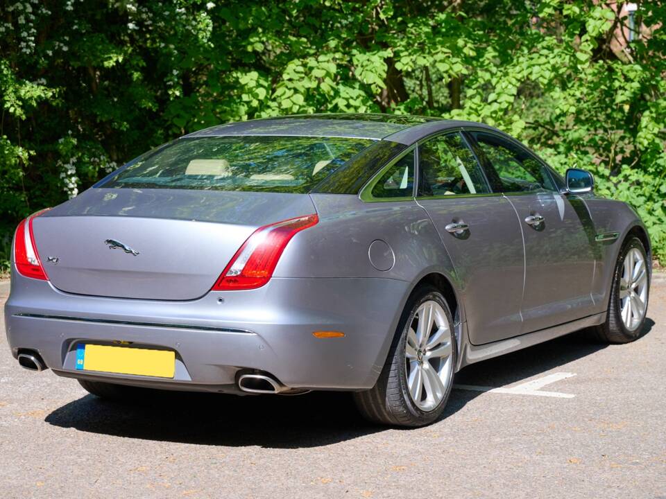 Bild 2/50 von Jaguar XJ 5.0 (2012)