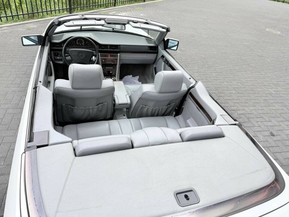 Imagen 19/41 de Mercedes-Benz E 320 (1995)