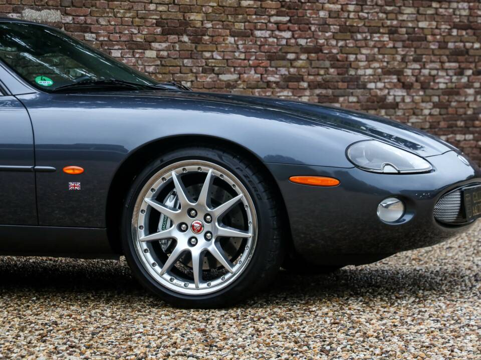 Immagine 39/50 di Jaguar XK8 4.0 (2002)
